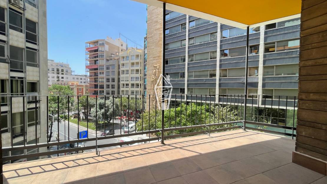 Sale - Apartment - Alicante - Centro · Rambla 