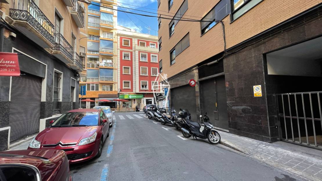 Venta - Local / convertible a vivienda - Alicante - Centro